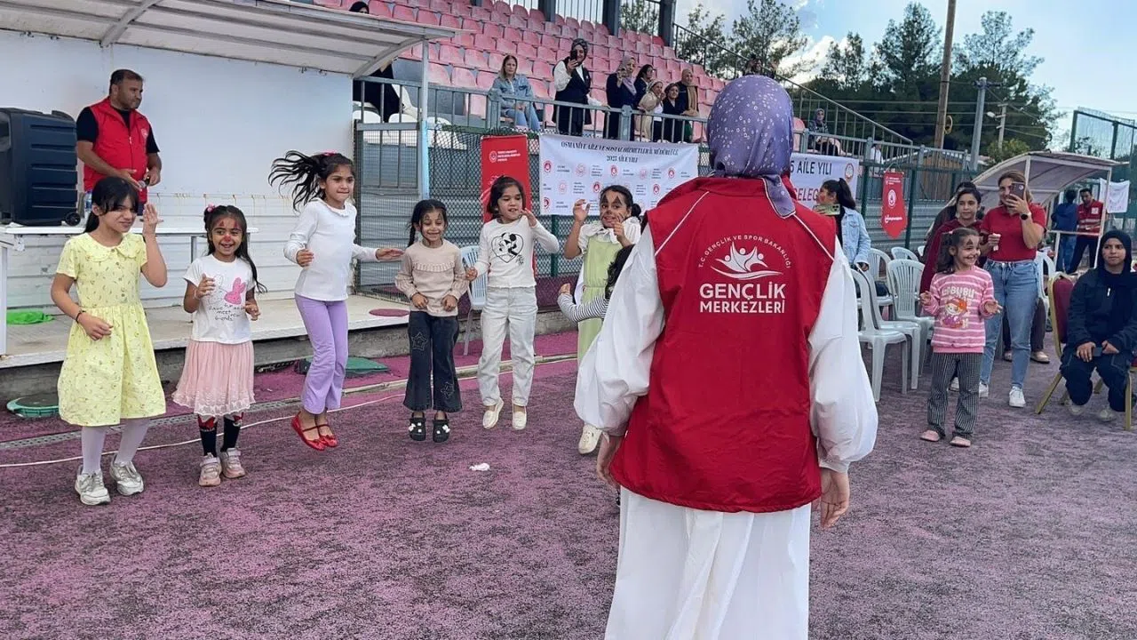 Kız Çocukları Güldü, Şehir Renklendi