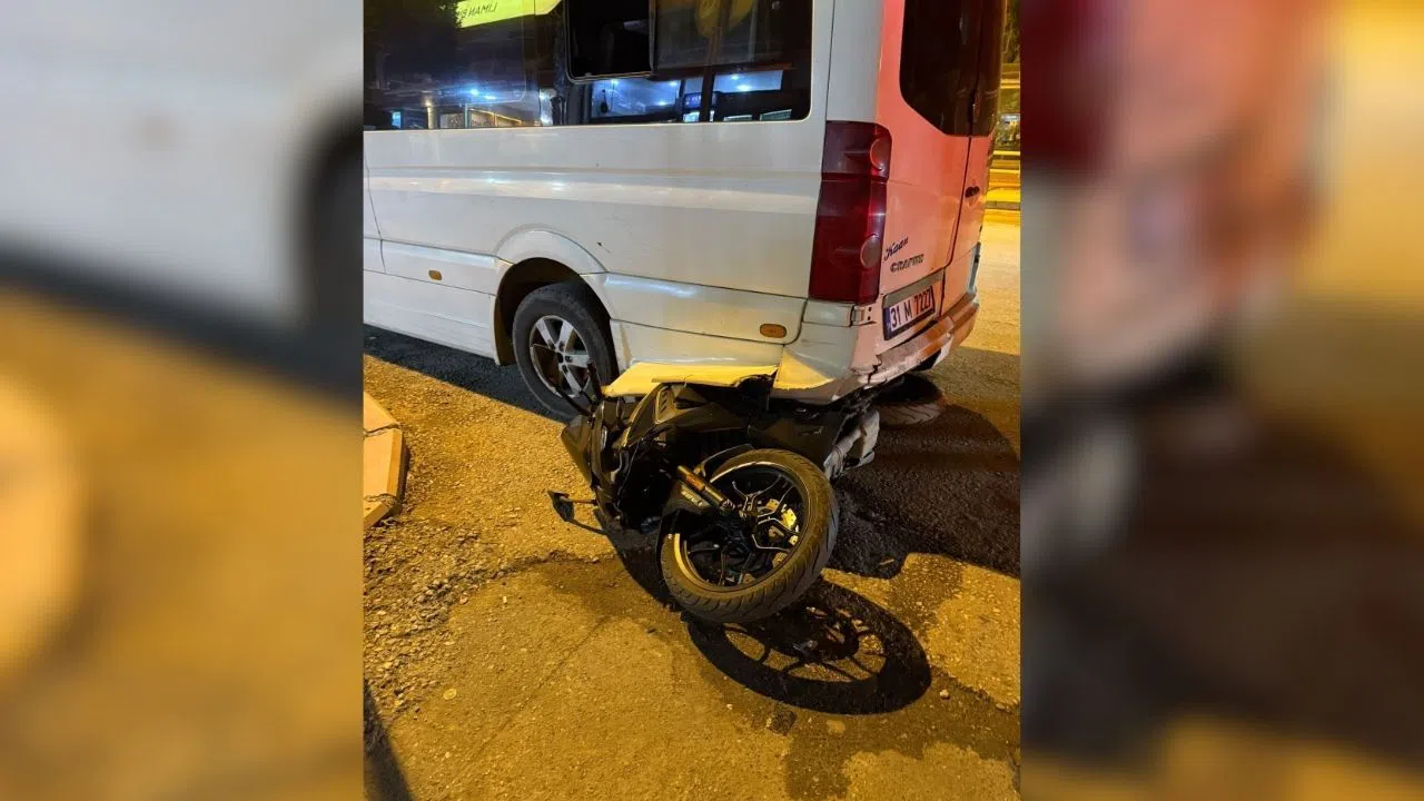 Kontrolden Çıkan Motosiklet Minibüsün Altına Girdi