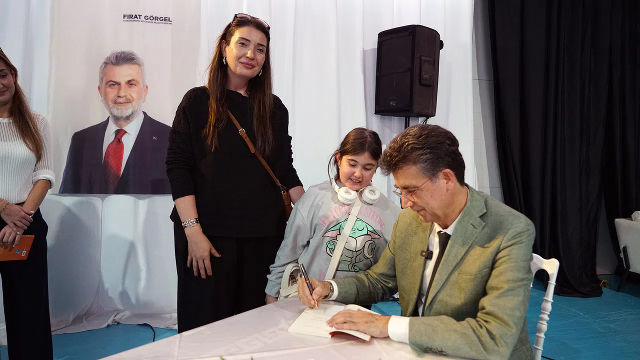 Mehmet Akif Kireçci ile Şiirin ve Edebiyatın Dönüştürücü Gücü Konuşuldu