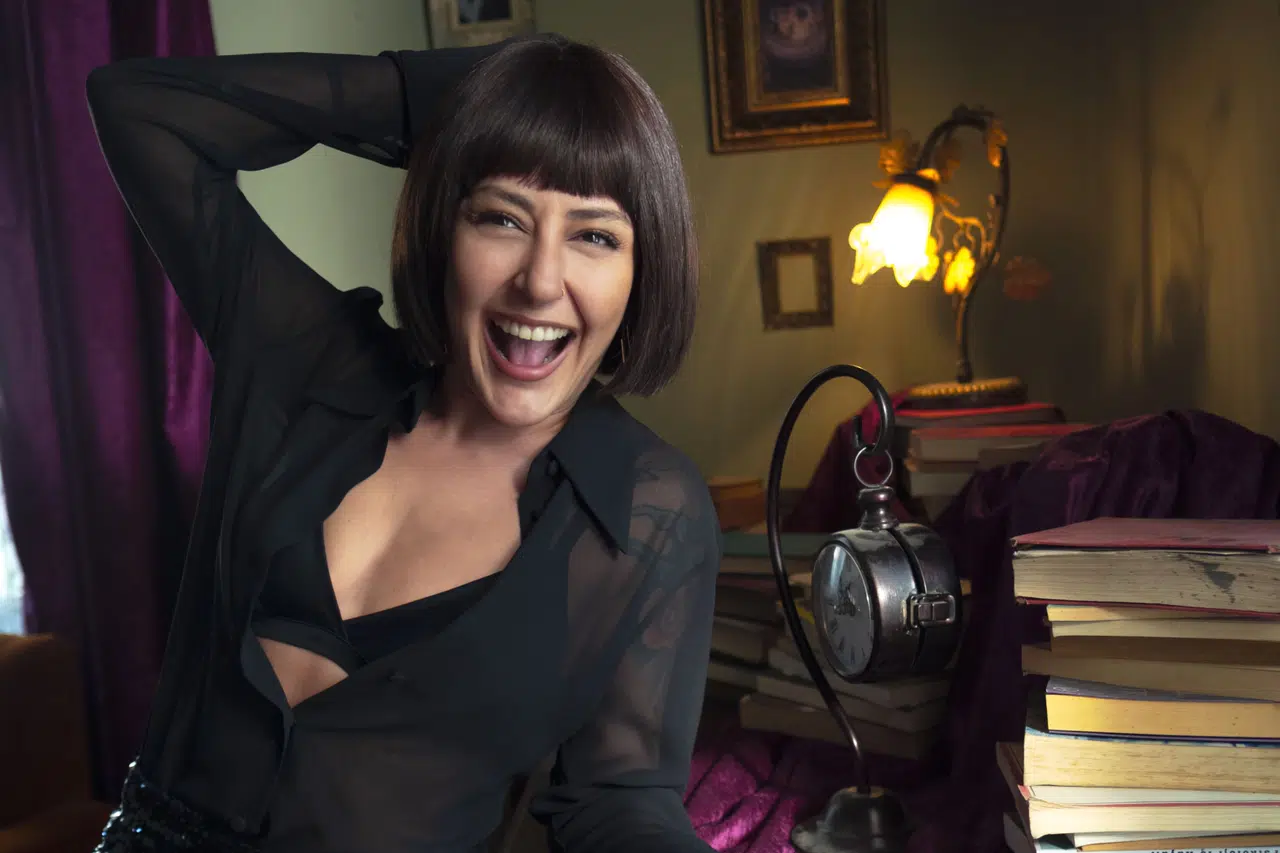 Melek Mosso’dan Hem Yeni Şarkı Hem Yeni İmaj!