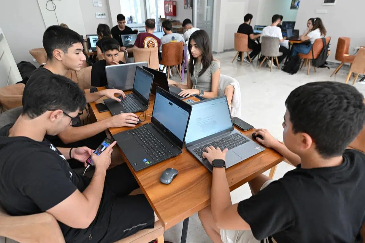 Mersin'de gençler uzay için kod yazdı