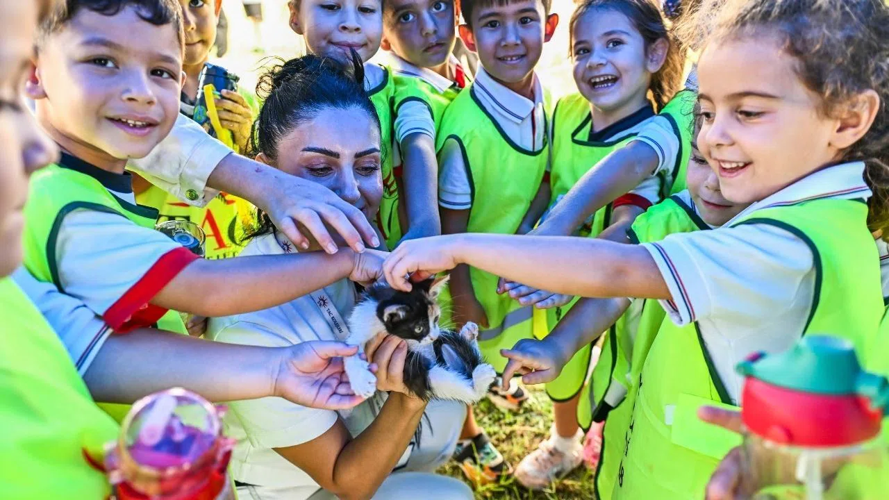 Öğrenciler Barınakta Hayvanlarla Buluştu