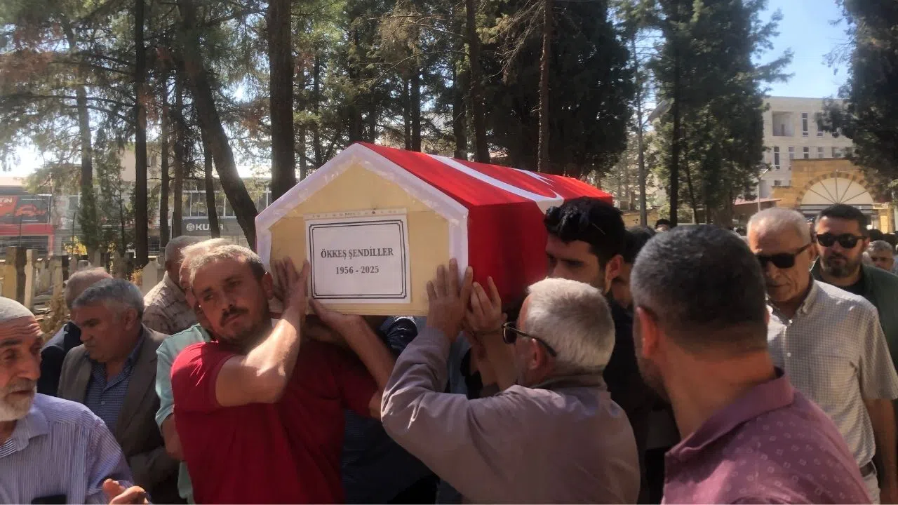 Yaşamını Yitiren Eski Milletvekili Ökkeş Şendiller Toprağa Verildi