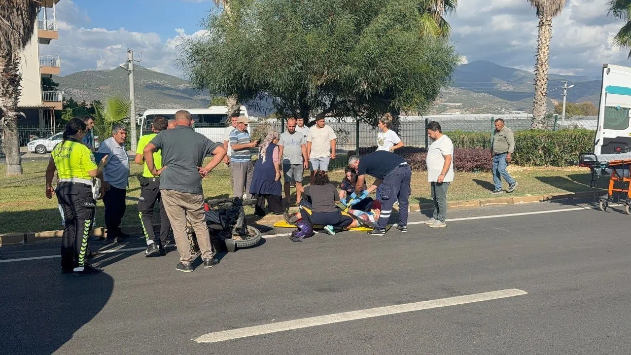 Okul Servisi ile Motosiklet Çarpıştı: 1 Ağır Yaralı