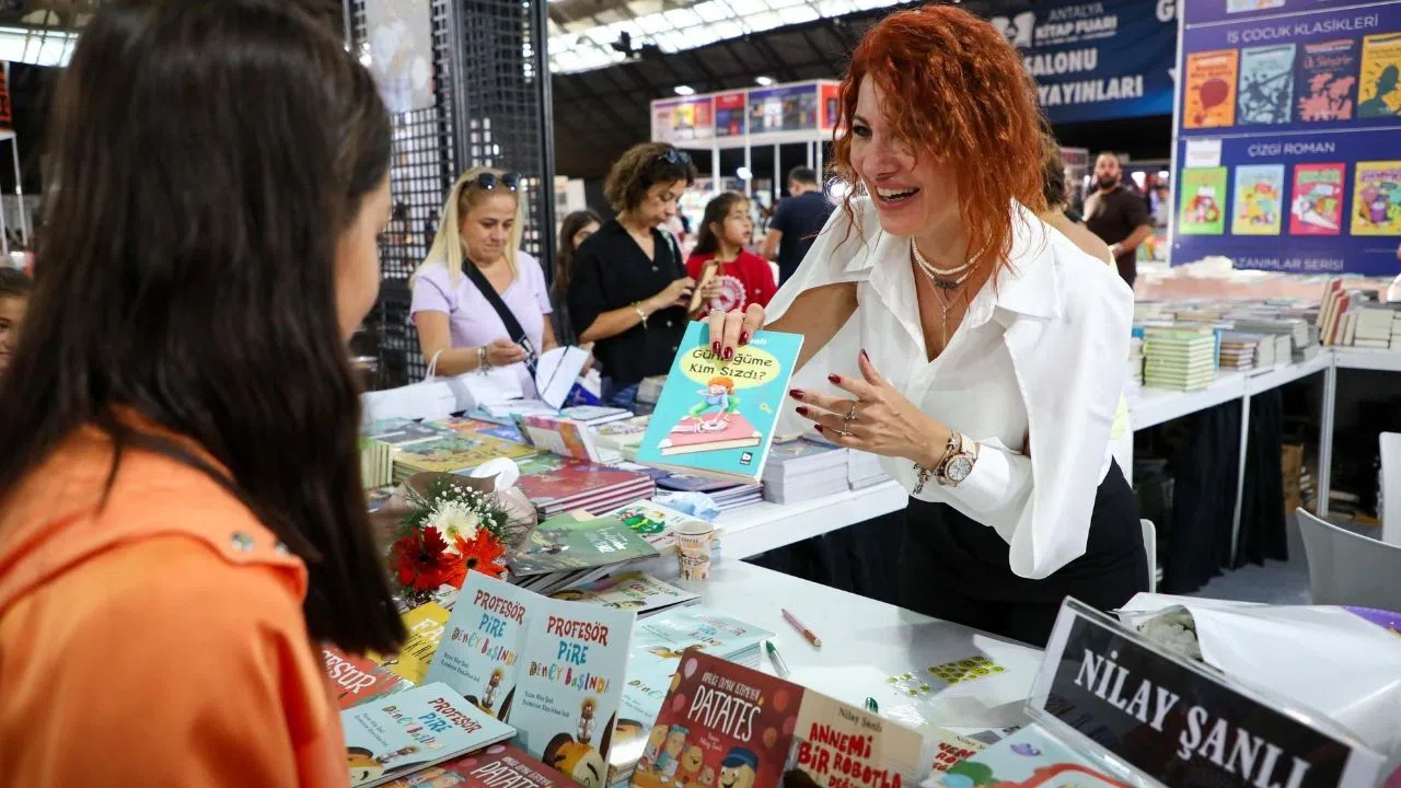 Okur ve Yazarlar Aynı Çatıda Buluştu Kültür Şöleni Sürüyor