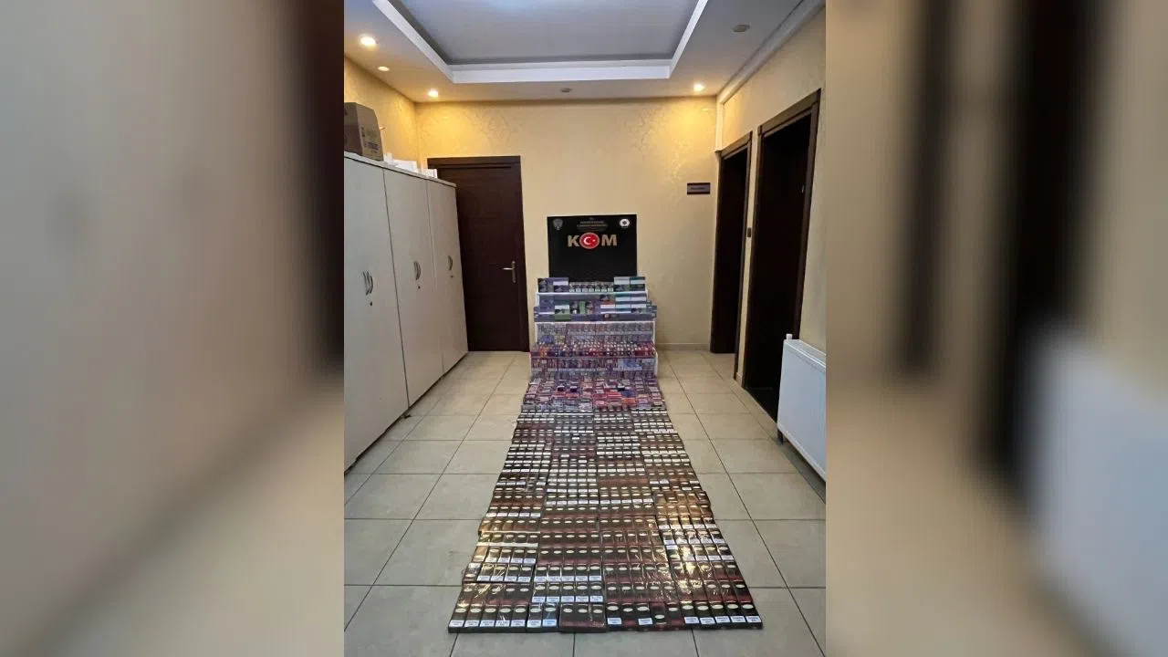 Otobüsün Çamurluğundan Yüzlerce Kaçak Ürün Çıktı