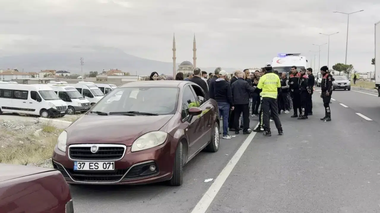 Polis Cenazesi Konvoyuna Saldırı: 4 Kişi Yaralandı