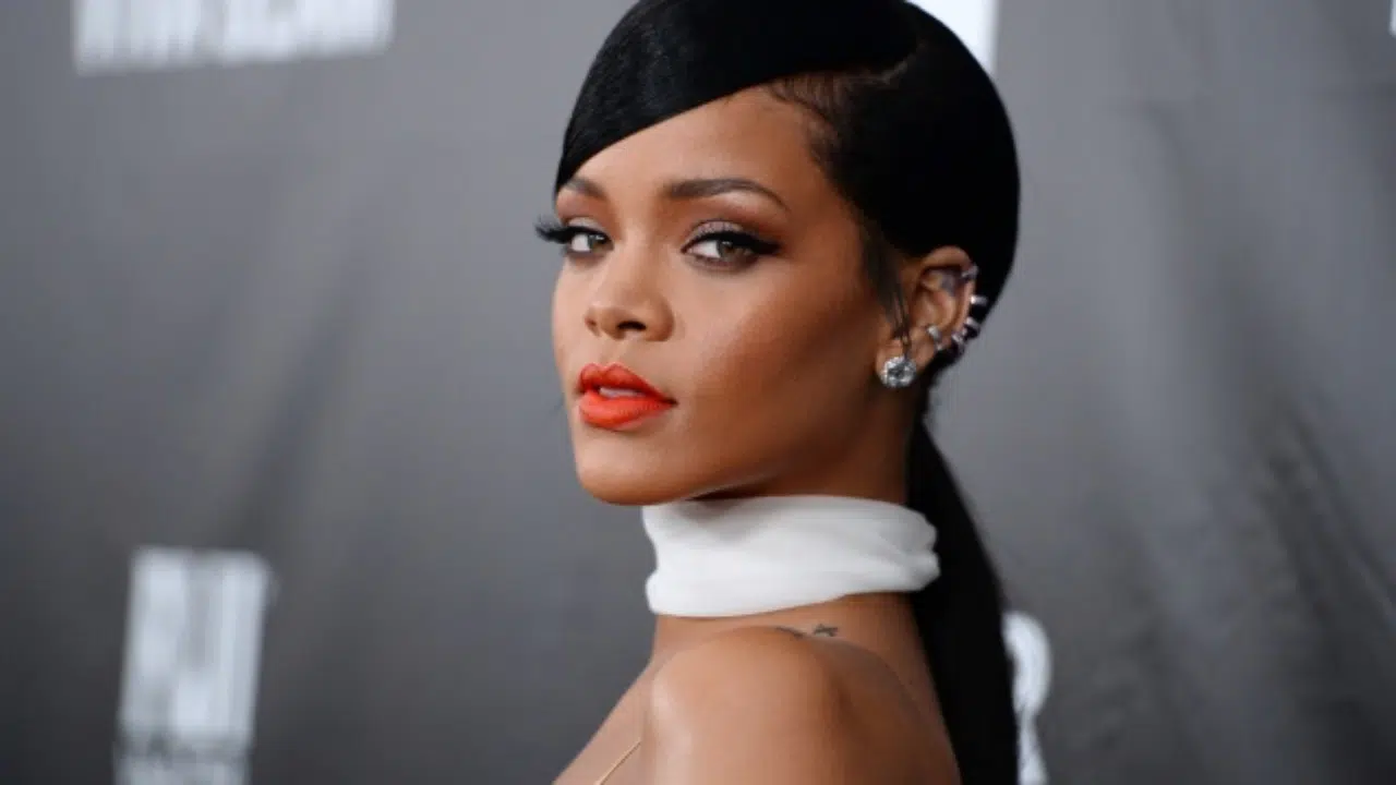 Rihanna’nın Moda Hayali Hüsranla Bitti: Milyon Dolarlık Kayıp!