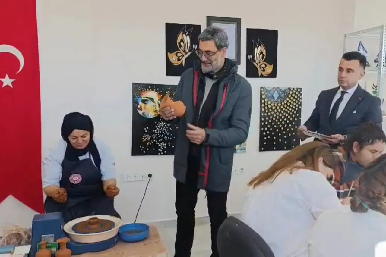 Sanatçı Uğur Işılak'tan Erzurum'da 'engelsiz' ziyaret