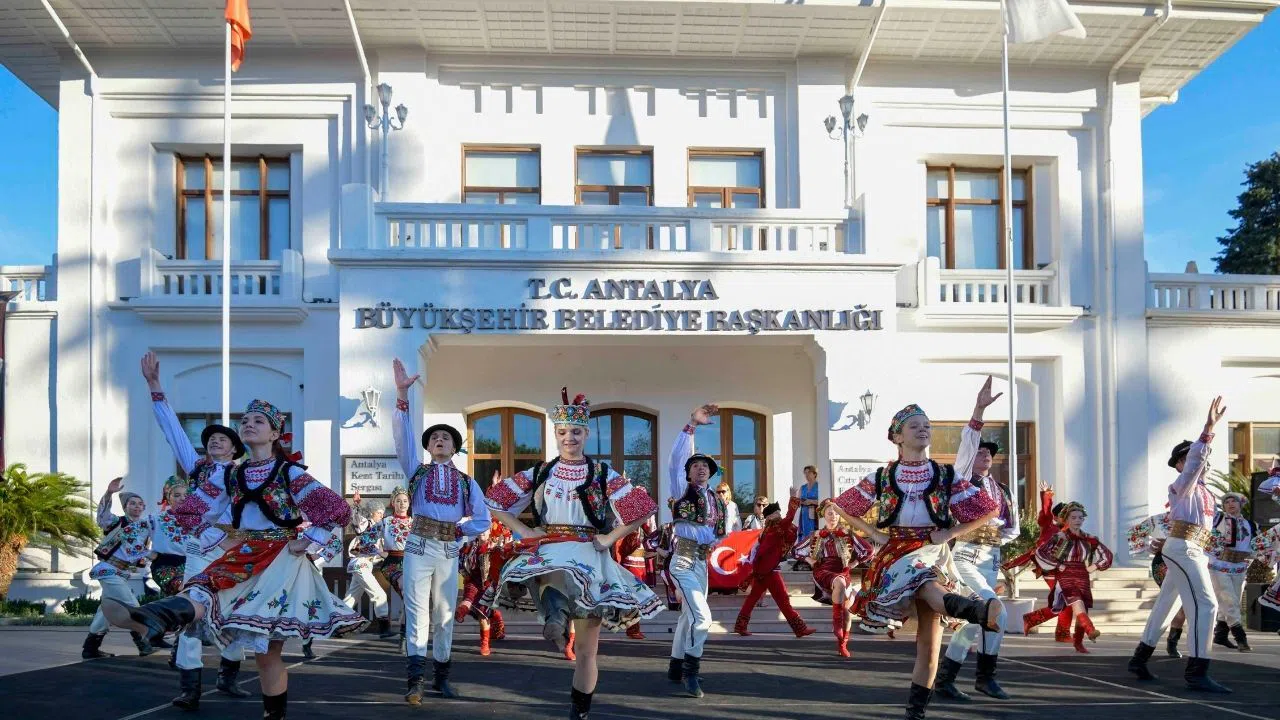 Sanatseverler Tarihin Kalbinde Büyüleyici Bir Atmosferde Buluştu