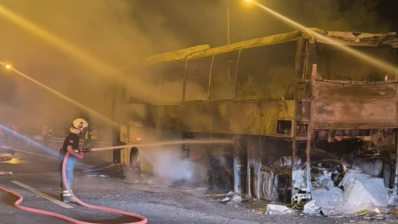 Seyir Halindeki Yolcu Otobüsü Alevlere Teslim Oldu
