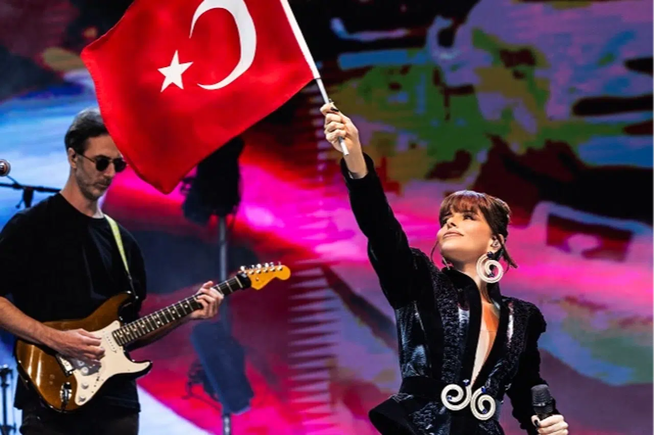 Simge, Cumhuriyet coşkusunu Didim'de yaşattı