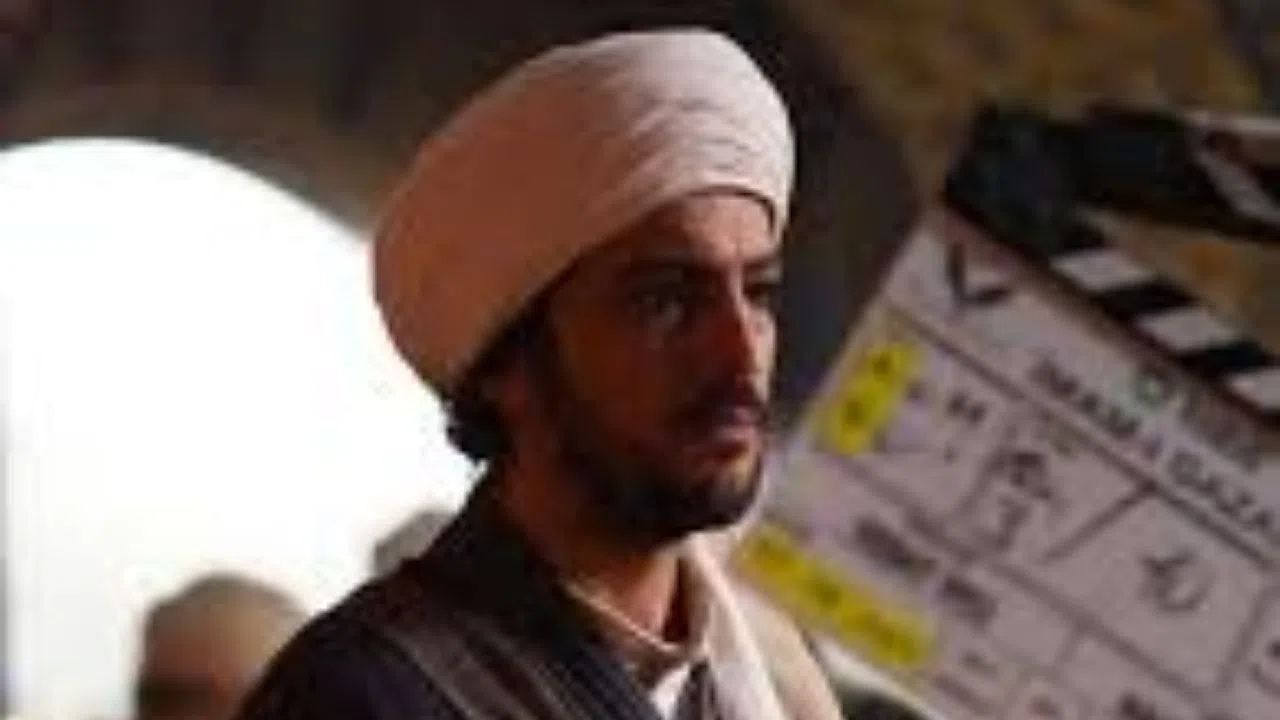 Ünlü Oyuncu Rolüne Kur'an'la Hazırlandı Sosyal Medyadan Linç Yedi