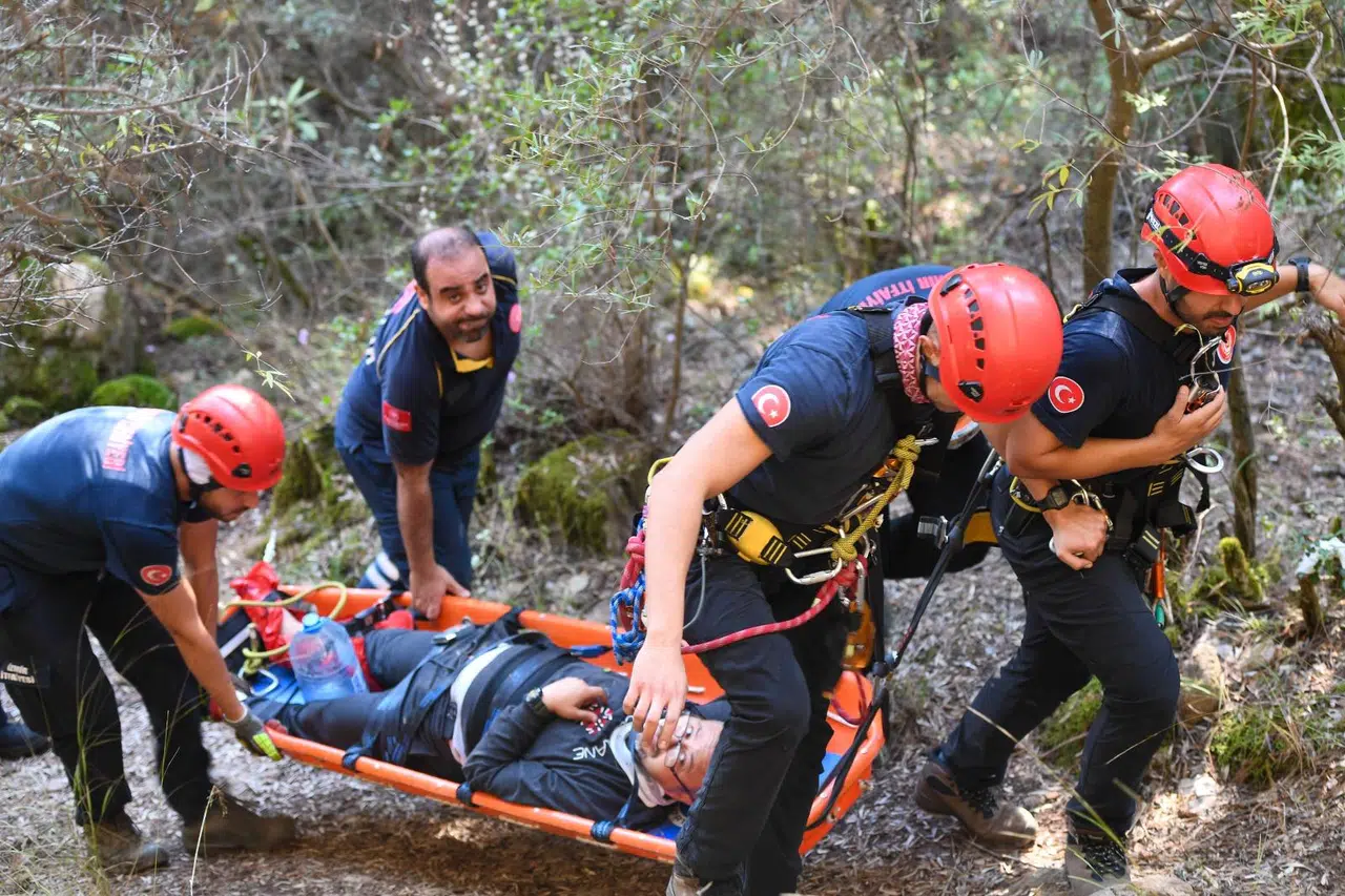 Terapi Ormanı'nda kurtarma operasyonu! Dağlık arazide yürüyüş yapınca: