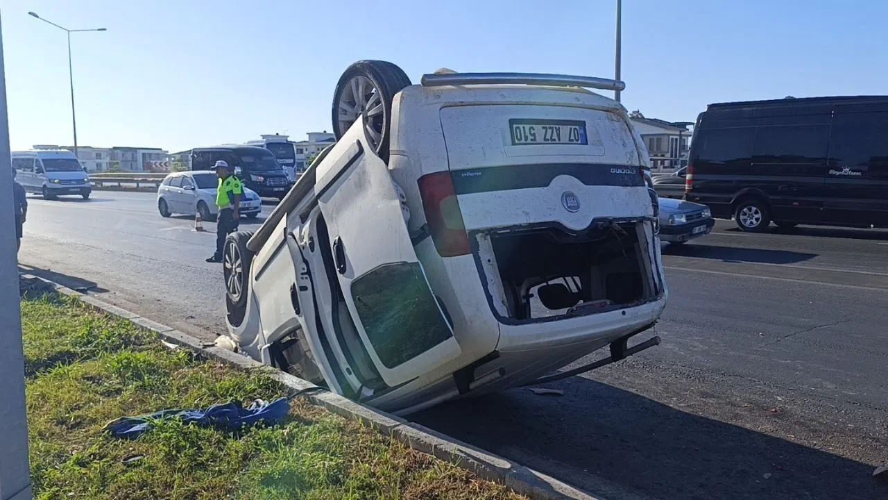 Tırla Çarpışan Hafif Ticari Araç Takla Attı
