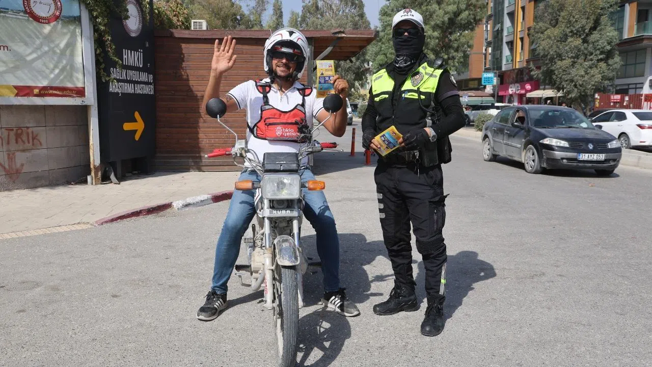 Trafik Polisi Tarafından Motosikletlilere Kask Denetimi Yapıldı