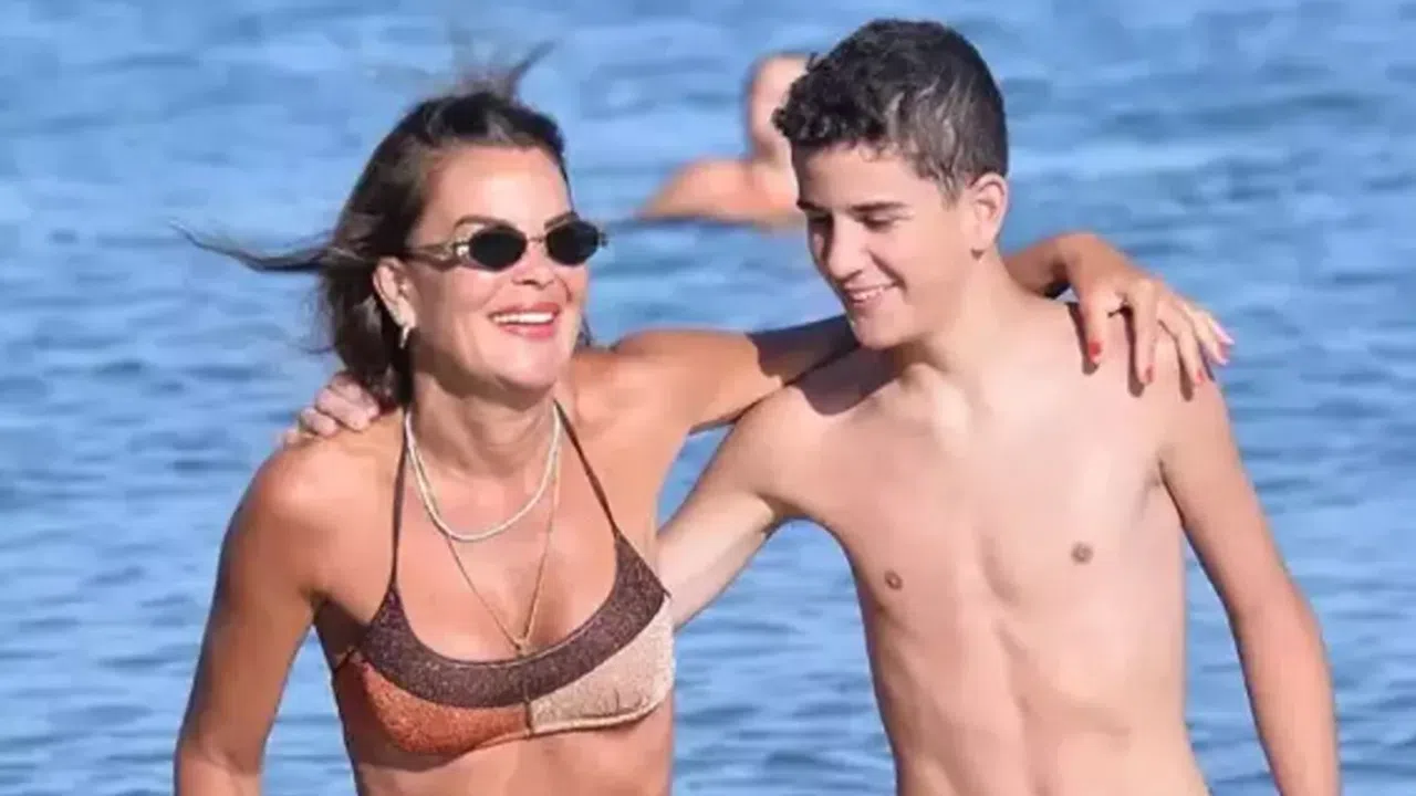 Ünlü İsim ve Oğlu Sokakta Görüntülendi: Boy Farkı Şaşırttı