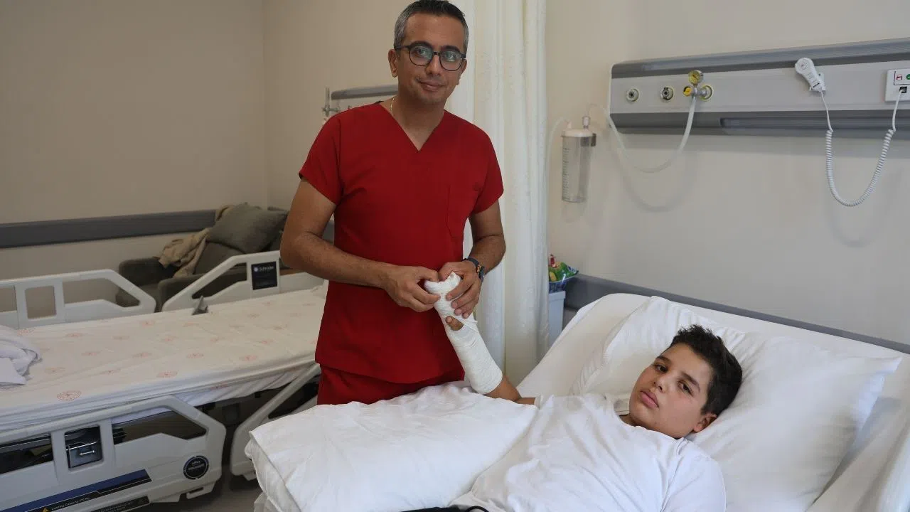 Üzüm Sıkma Makinesine Elini Kaptıran Çocuğun Parmakları Yeniden Dikildi