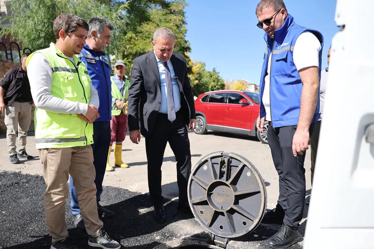 Yağmur suyu hattından doğalgaz borusu geçti