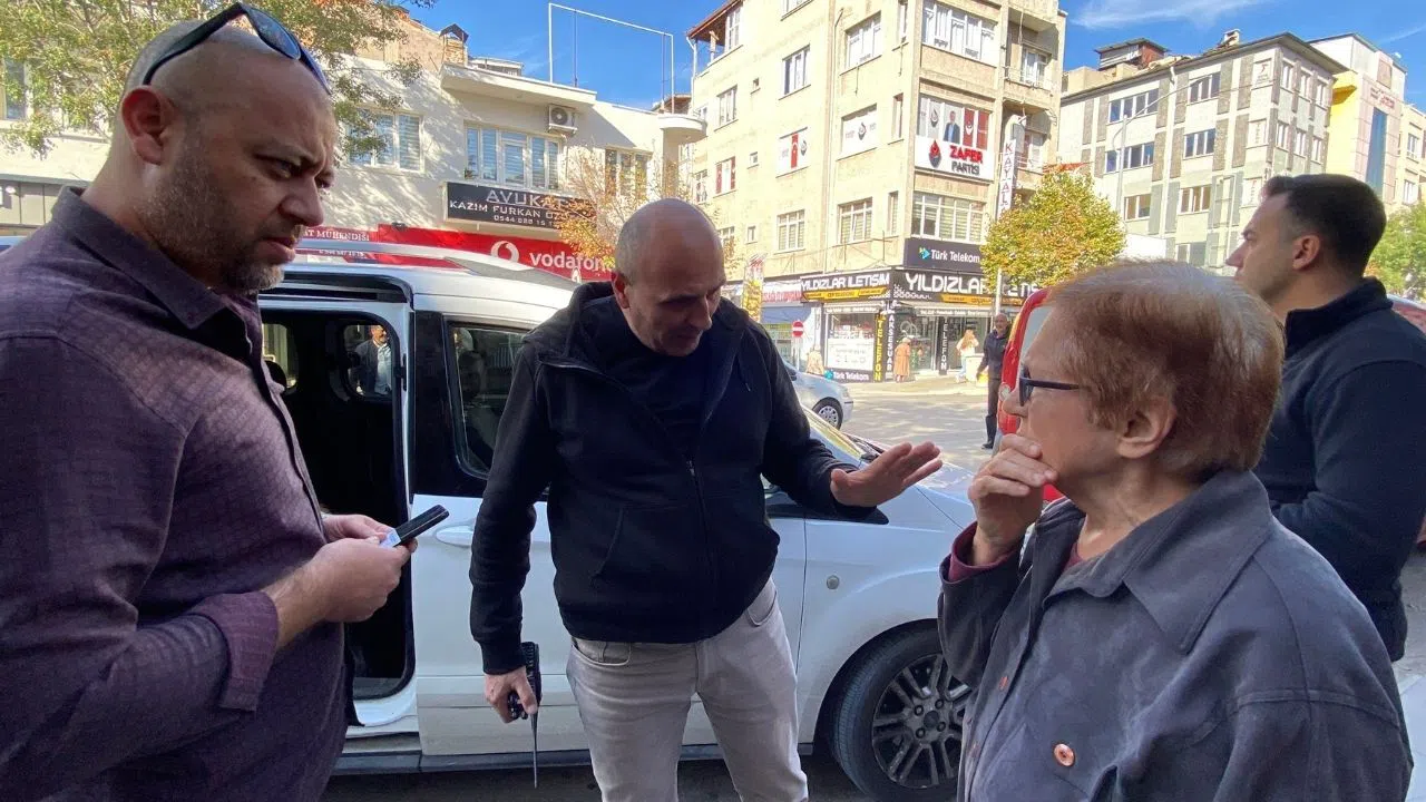 Yaşlı Kadın Sahte Polis Tuzağından Son Anda Kurtuldu