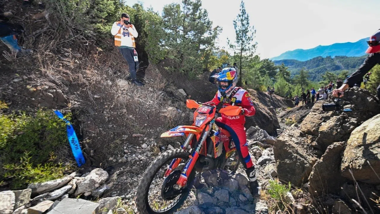 Zorlu Parkurda Alman Sporcu Zirvede