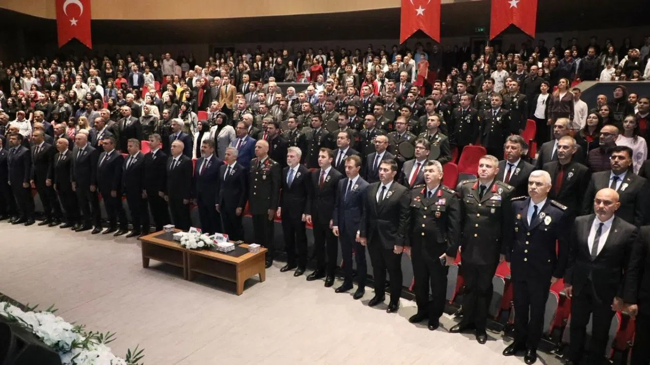 Kahramanmaraş Valisi Ünlüer, 10 Kasım Programında Öğrencilerle Buluştu