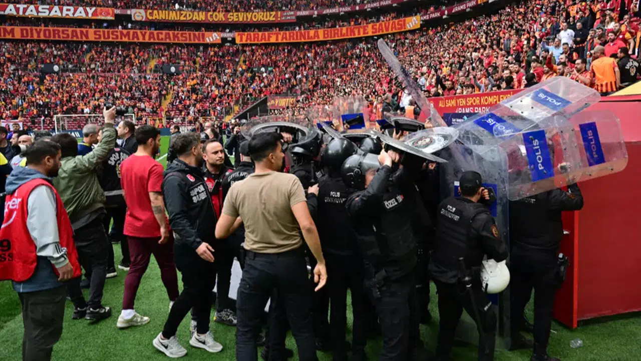 Fenerbahçe'de şok gelişme! Jayden Oosterwolde, Mert Hakan Yandaş'a hapis talebi