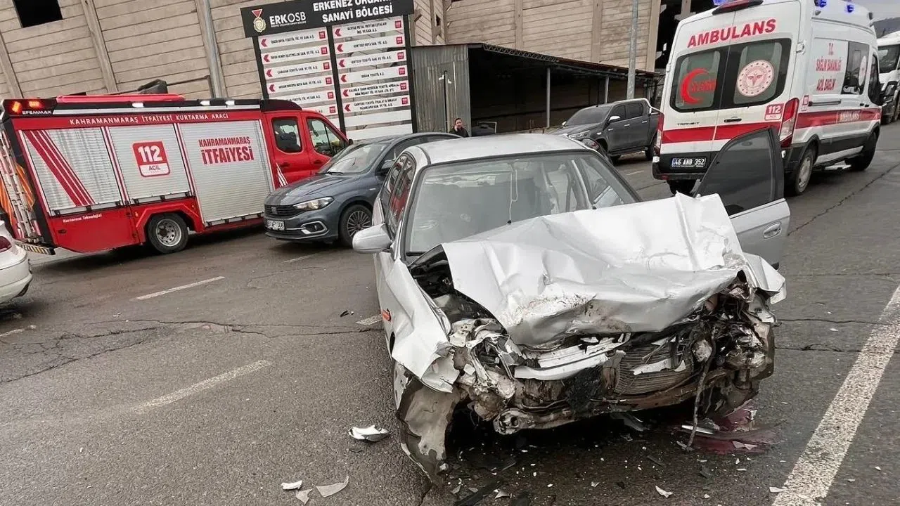 Kahramanmaraş'ta İki Araç Çarpıştı: 1 Yaralı