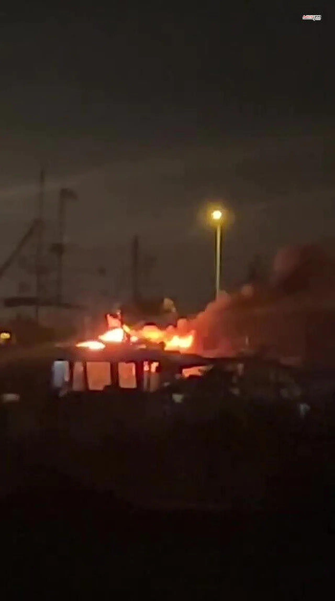 Antalya’da yıldırım düşmesi 3 tekneyi küle çevirdi