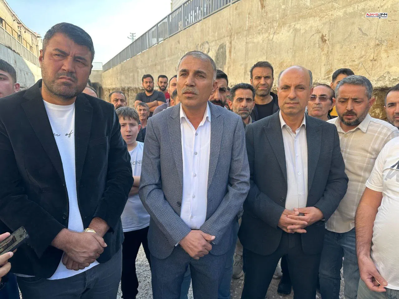 Adana'da alt geçit bitmeyince esnaf bitme noktasına geldi