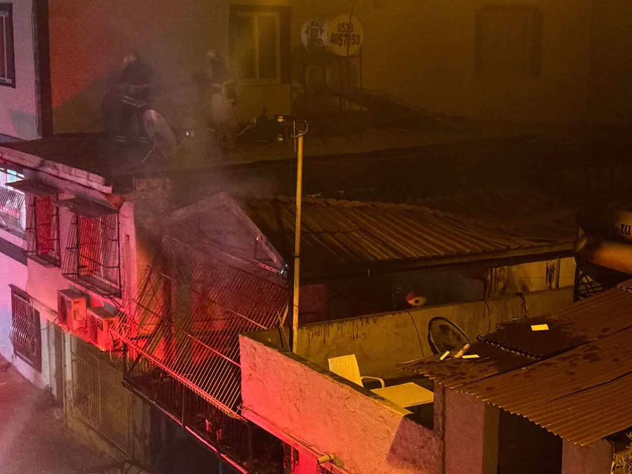 Adana'da müstakil evde yangın paniği: Ev kullanılamaz hale geldi