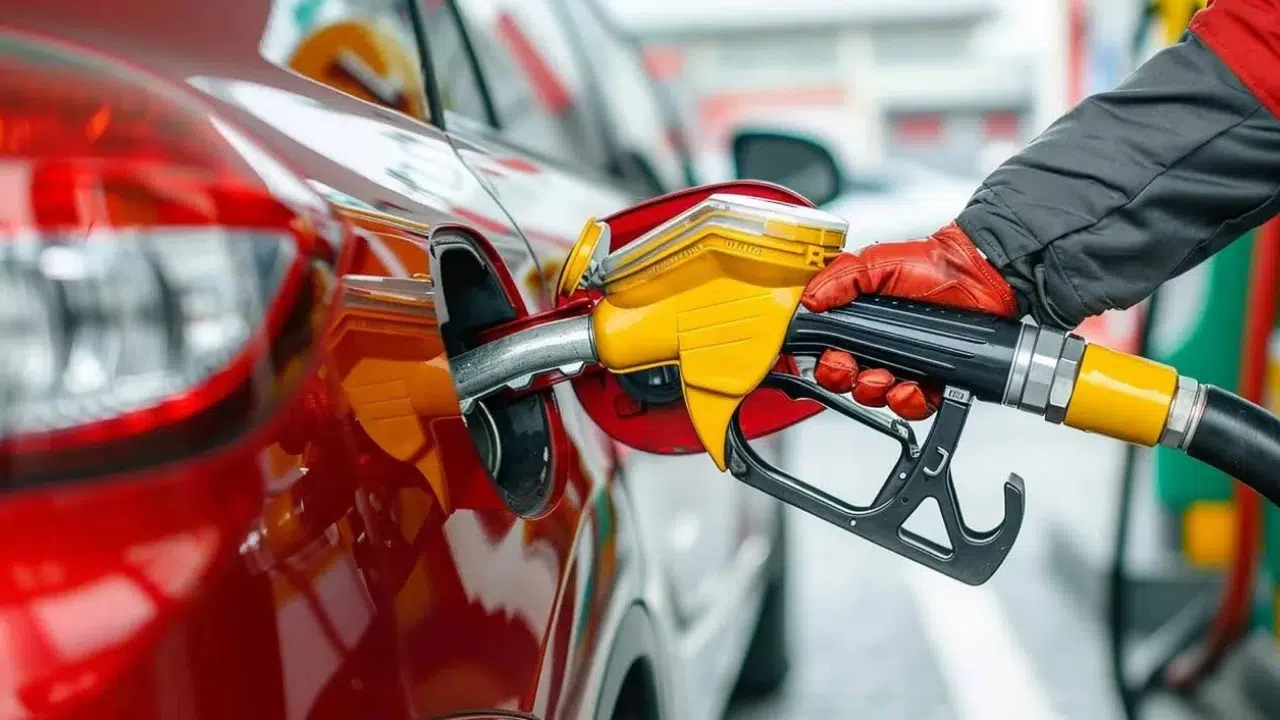 Akaryakıta Gece Yarısı Zam Şoku: Tabelalar Tekrar Düzenlenecek