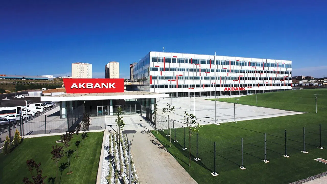Akbank'a Borcu Olanlar Dikkat: Borcunuz O Şirketlere Aktarılmış Olabilir!