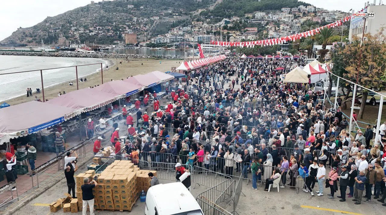 Alanya’da 3. Hamsi Festivali başladı: 7 ton hamsi ücretsiz dağıtılacak