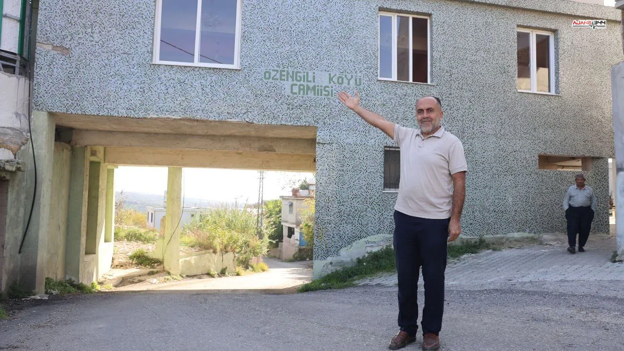 Altından yol geçen cami şaşkınlık yaratıyor