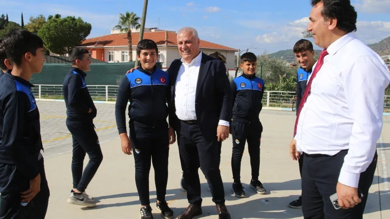 Toslak öğrencileri spor malzemelerine kavuştu