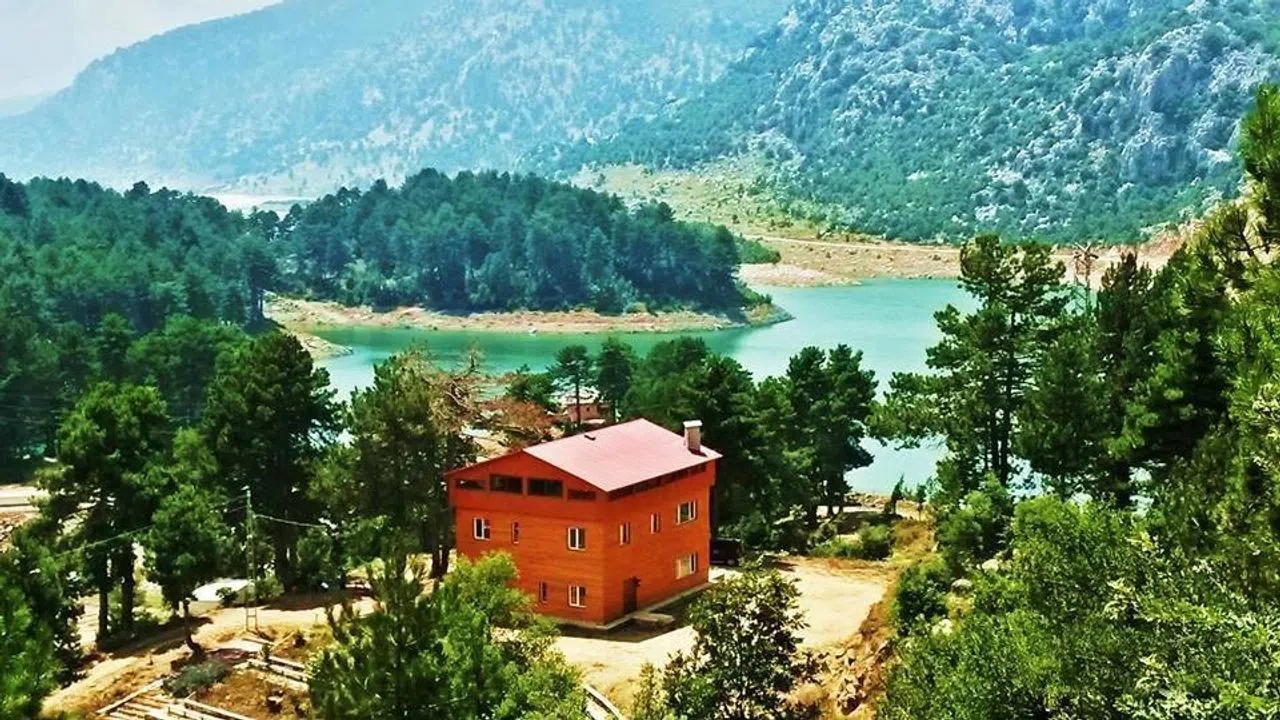 Kahramanmaraş'ın Yeni Cazibe Merkezi: Çınargeçidi Sosyal Tesisleri Yenilendi