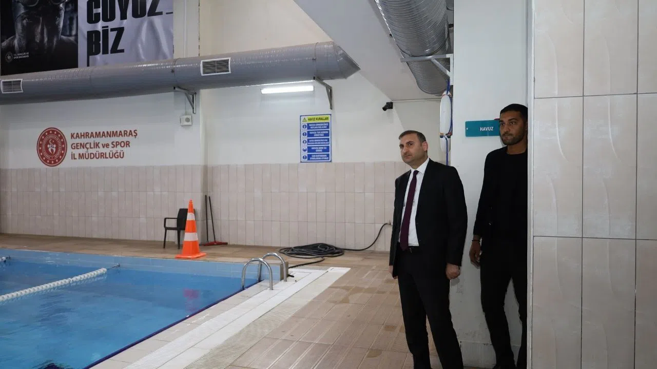 Kahramanmaraş İl Müdürü Özdemir Yüzme Havuzu'nda Sporcuları Ziyaret Etti