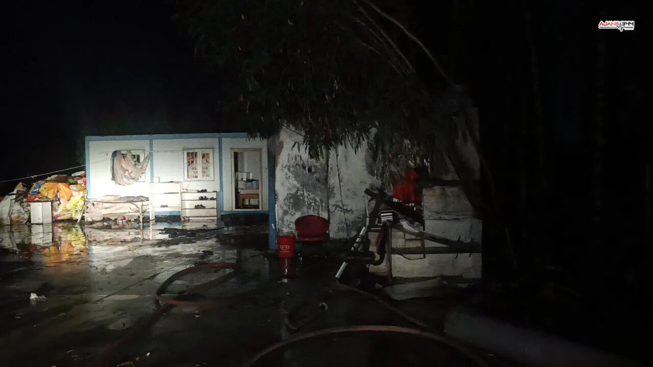 Antalya Manavgat’ta yıldırım yangına neden oldu: Konteyner küle döndü