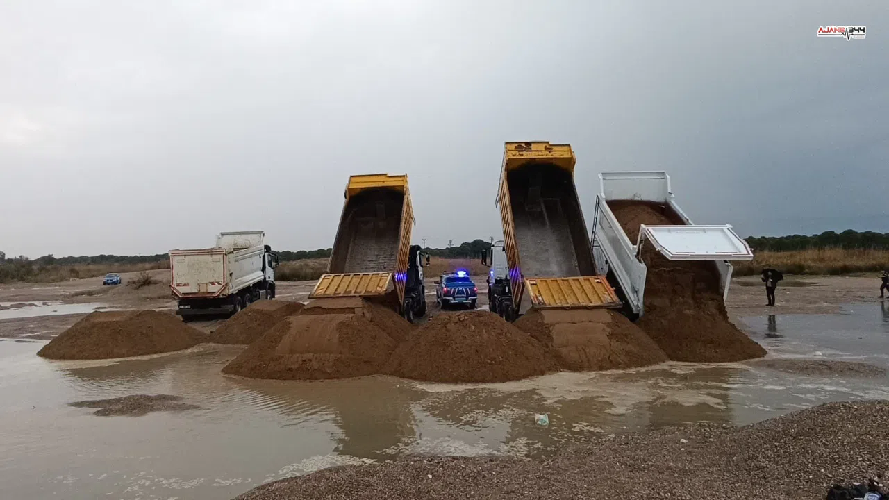 Antalya’da sahilden çalınan 50 kamyon kum doğaya geri döküldü