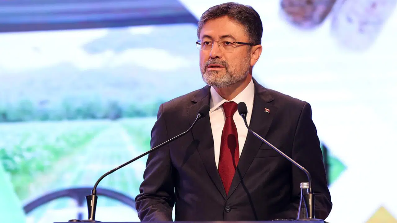 Bakan Yumaklı Zirai İlaçların Reçeteyle Satılacağını Duyurdu