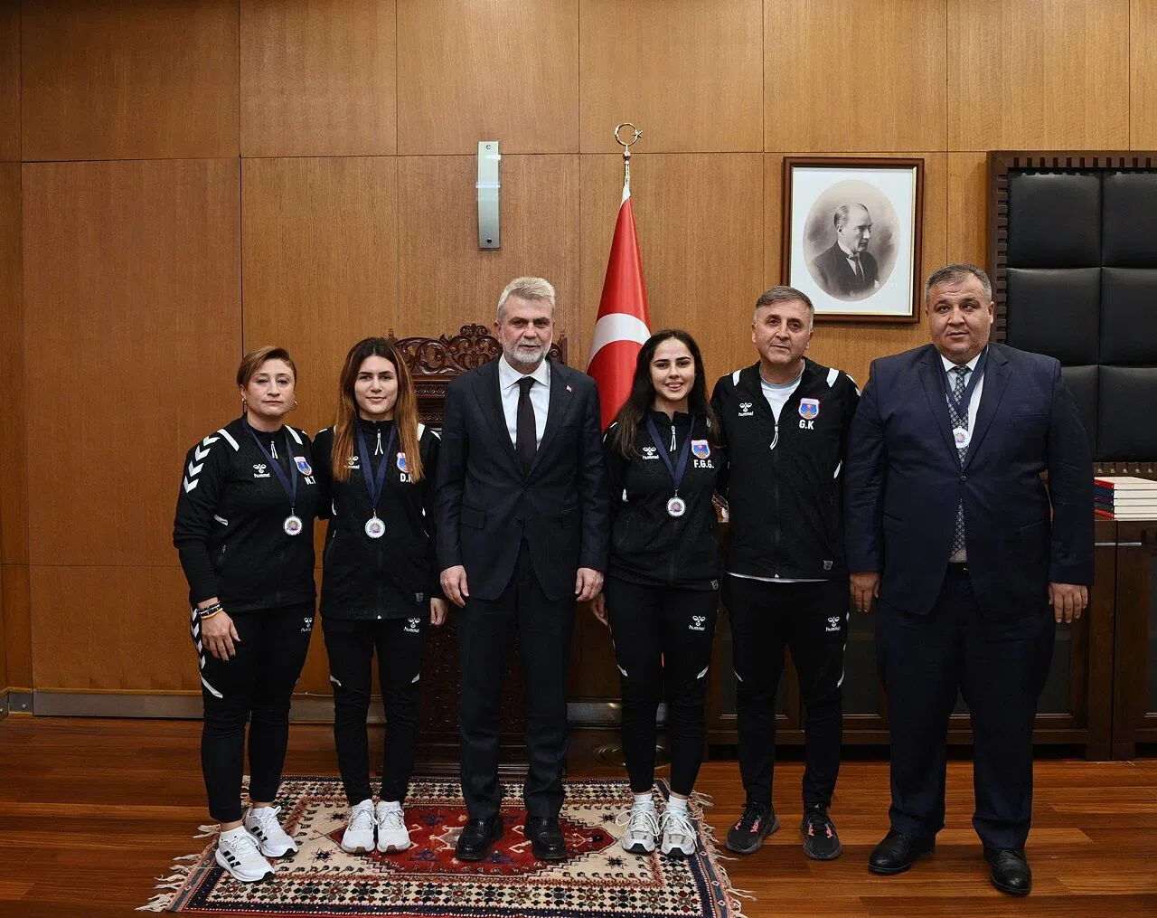 Başkan Görgel, Avrupa ikincisi Goalball Kadın Takımı’nı makamında ağırladı