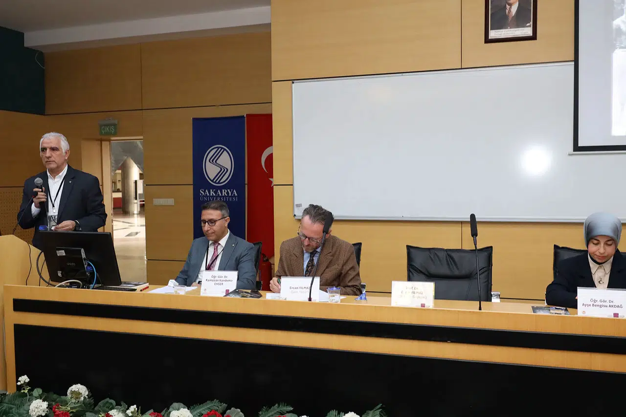 'Bir Şehir İki Çınar' sempozyumunun ilk oturumu Faik Baysal oldu