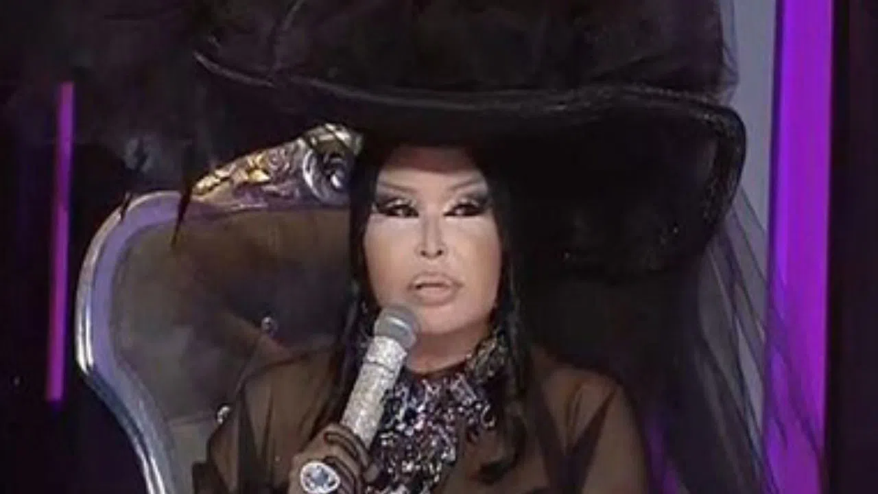 Bülent Ersoy'a Yemek Yedirilen Görüntüler Sosyal Medyada Gündem Oldu