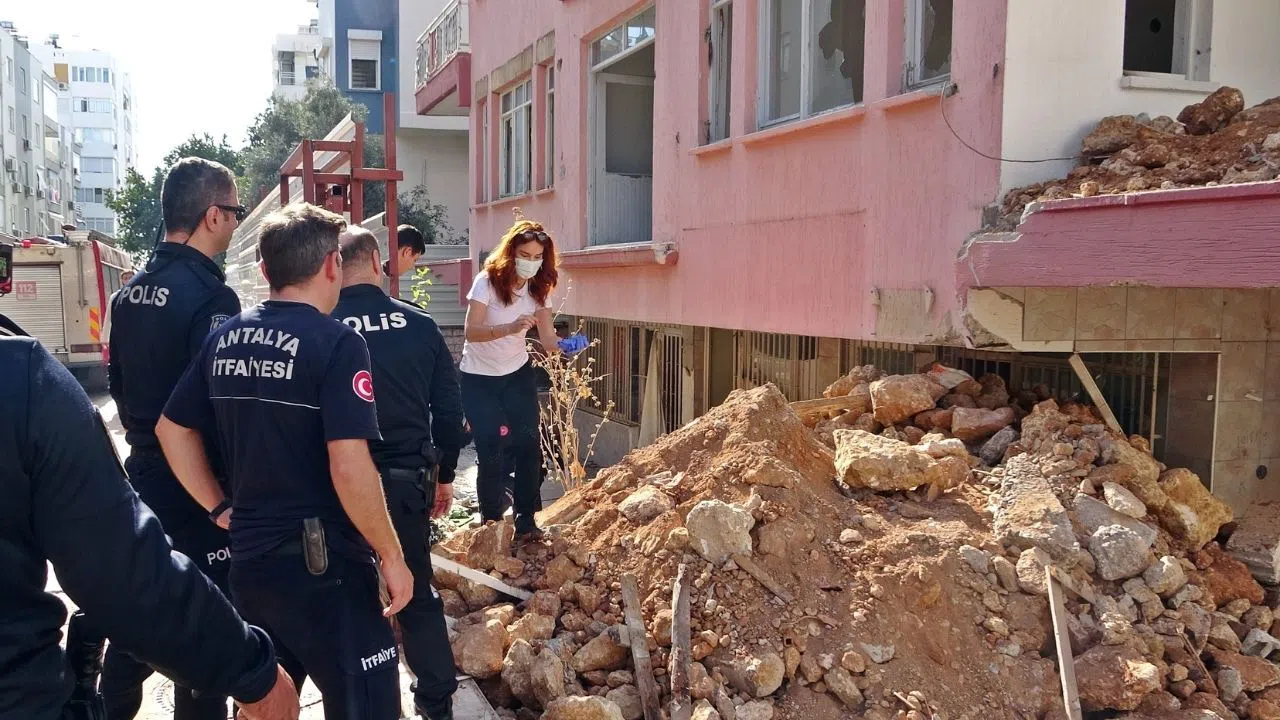 Terkedilmiş binada yangın çıktı kimliği belirsiz ceset bulundu