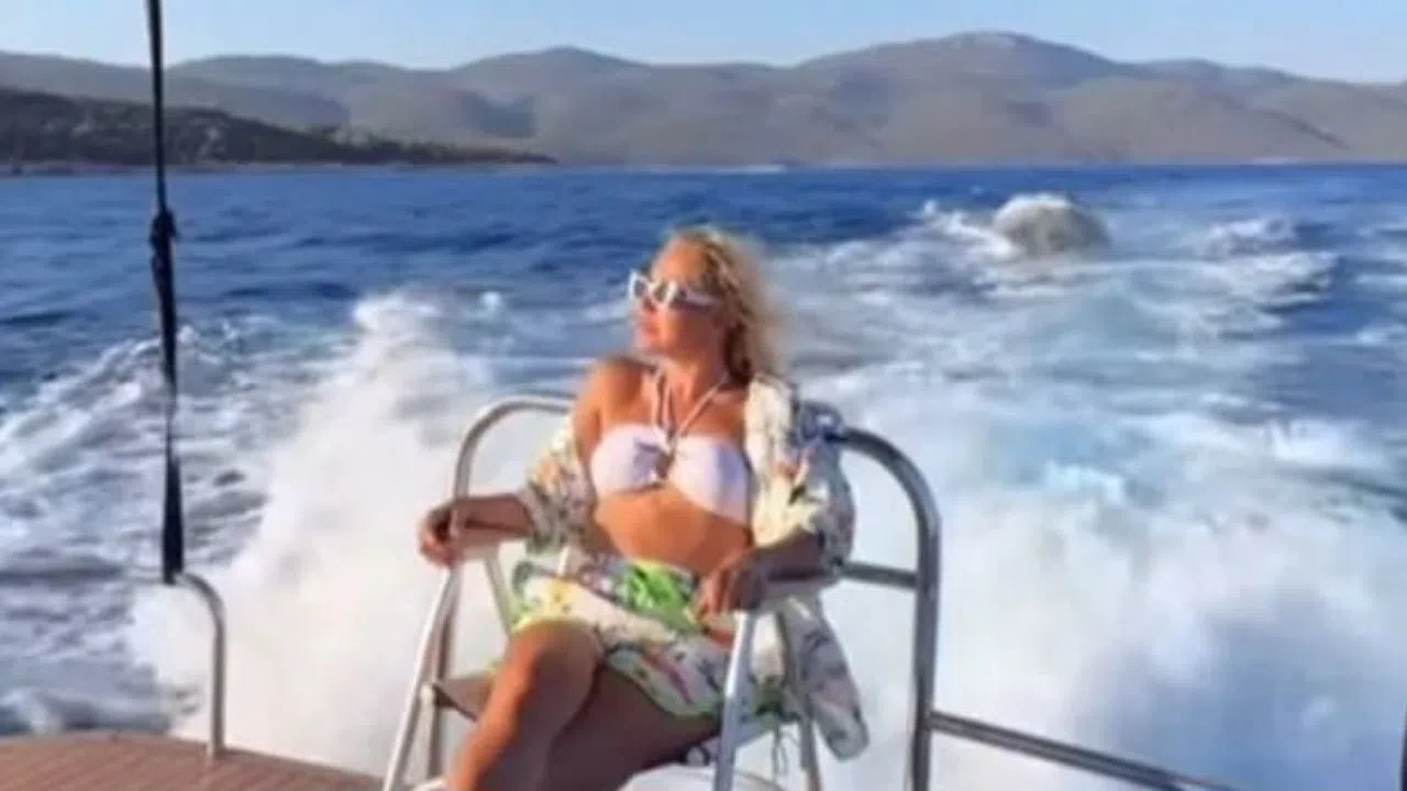 Şarkıcı Ceylan Avcı Nişantaşı'nda Doğal Haliyle Görüntülendi