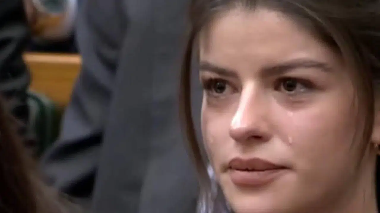 CHP Lideri Özel Grup Konuşmasında Ayşe Tokyaz'ın Kardeşi Esra Tokyaz Ağladı