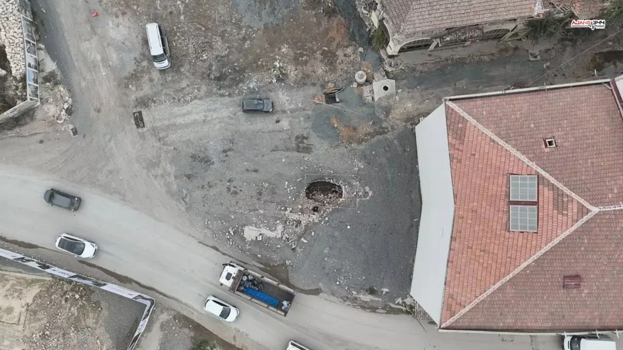 Deprem Sonrası Enkaz Altından Tarih Çıktı Görenler Hayrete Düştü