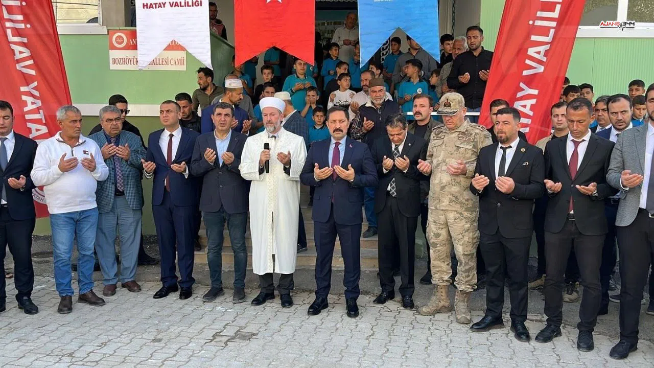 Depremin yıktığı kentte inşası tamamlanan cami ibadete açıldı