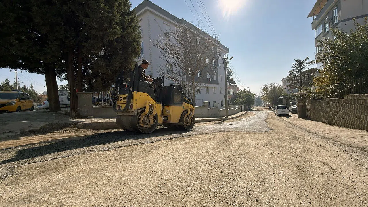 Dulkadiroğlu’nda altyapı sonrası asfalt çalışmaları hız kesmeden devam ediyor